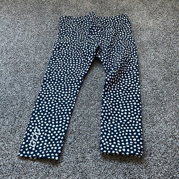 Black and white Polka dot Lorna Jane Capris - Picture 1 of 2